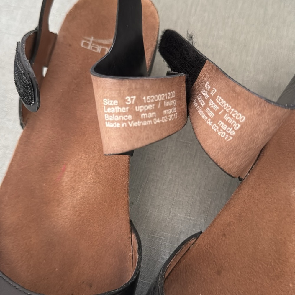 Dansko Brand Black Women's Sandals size 37 European sizing) Compares to 7M.
EUC. - Picture 8 of 9